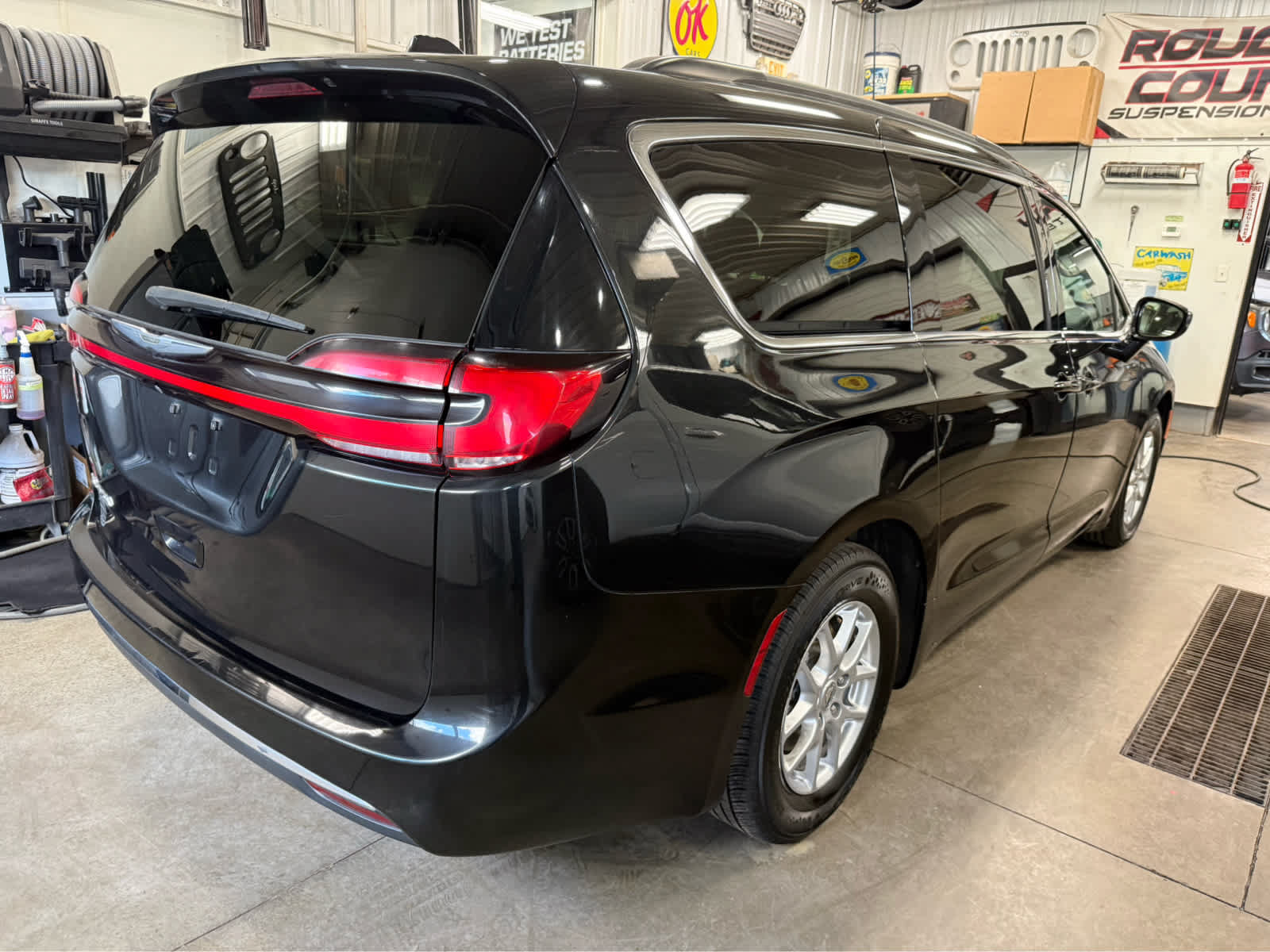 Used 2022 Chrysler Pacifica Touring-L FWD image 6