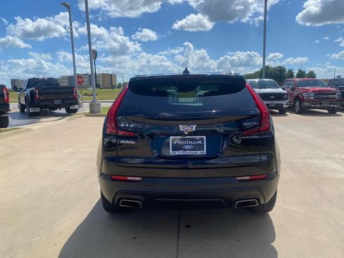 Used 2023 Cadillac XT4 Luxury w/ Cold Weather Package FWD image 4