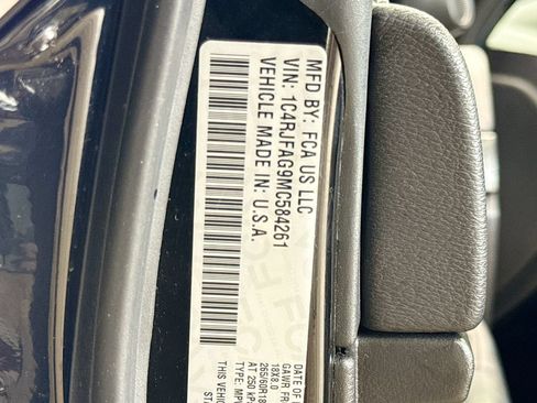 Used 2021 Jeep Grand Cherokee Laredo AWD/4WD image 30