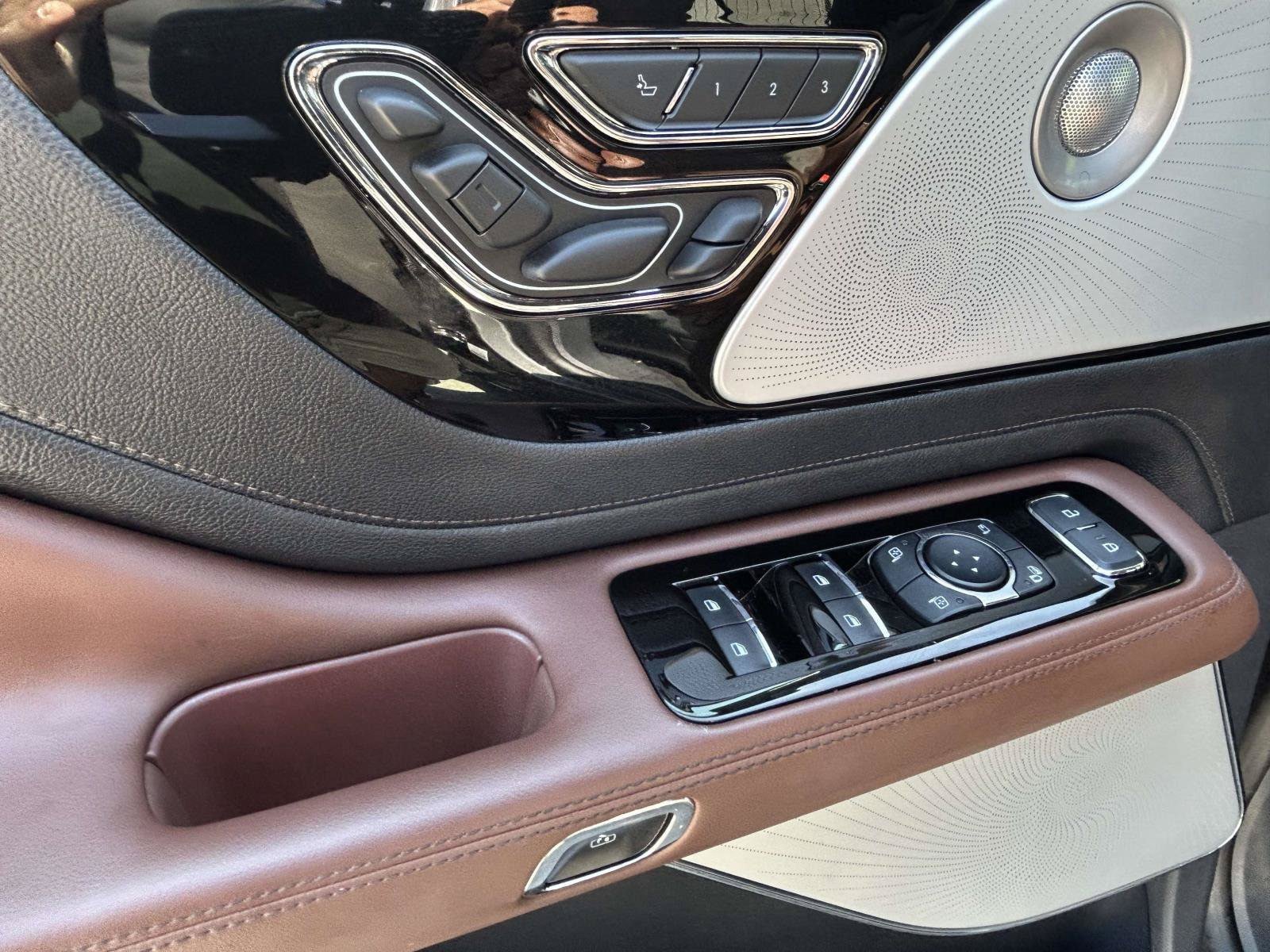 Certified 2025 Lincoln Aviator Reserve w/ Equipment Group 201A AWD/4WD image 21