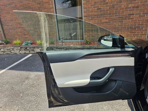 Used 2022 Tesla Model S AWD/4WD image 32