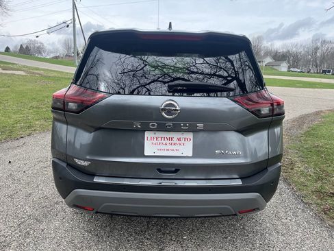 Used 2021 Nissan Rogue SV w/ Premium Package image 4