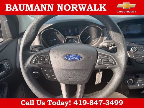 Used 2018 Ford Focus SE FWD image 22