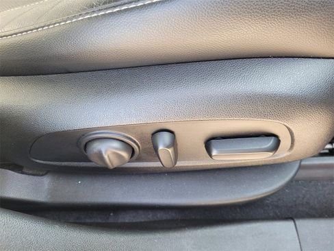 Used 2018 GMC Acadia SLT image 17