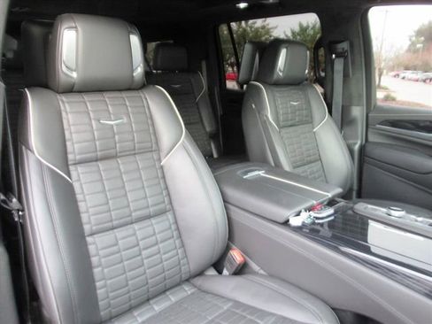 Used 2024 Cadillac Escalade ESV V w/ Heavy-Duty Trailer Package image 12