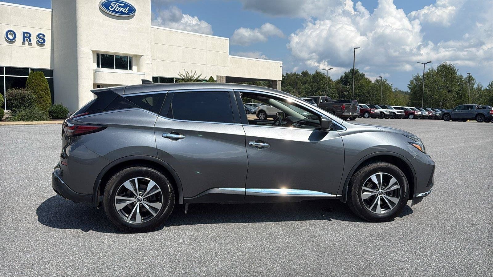 Used 2023 Nissan Murano S AWD/4WD image 9