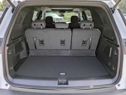 New 2026 Chevrolet Traverse LT w/ Sun and Wheel Package image 13