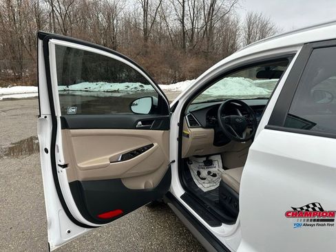 Used 2017 Hyundai Tucson SE image 13