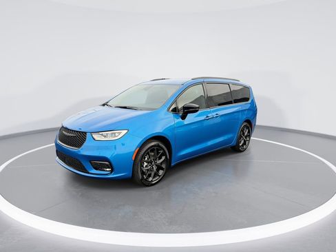 New 2026 Chrysler Pacifica Select w/ S Appearance Package FWD image 4
