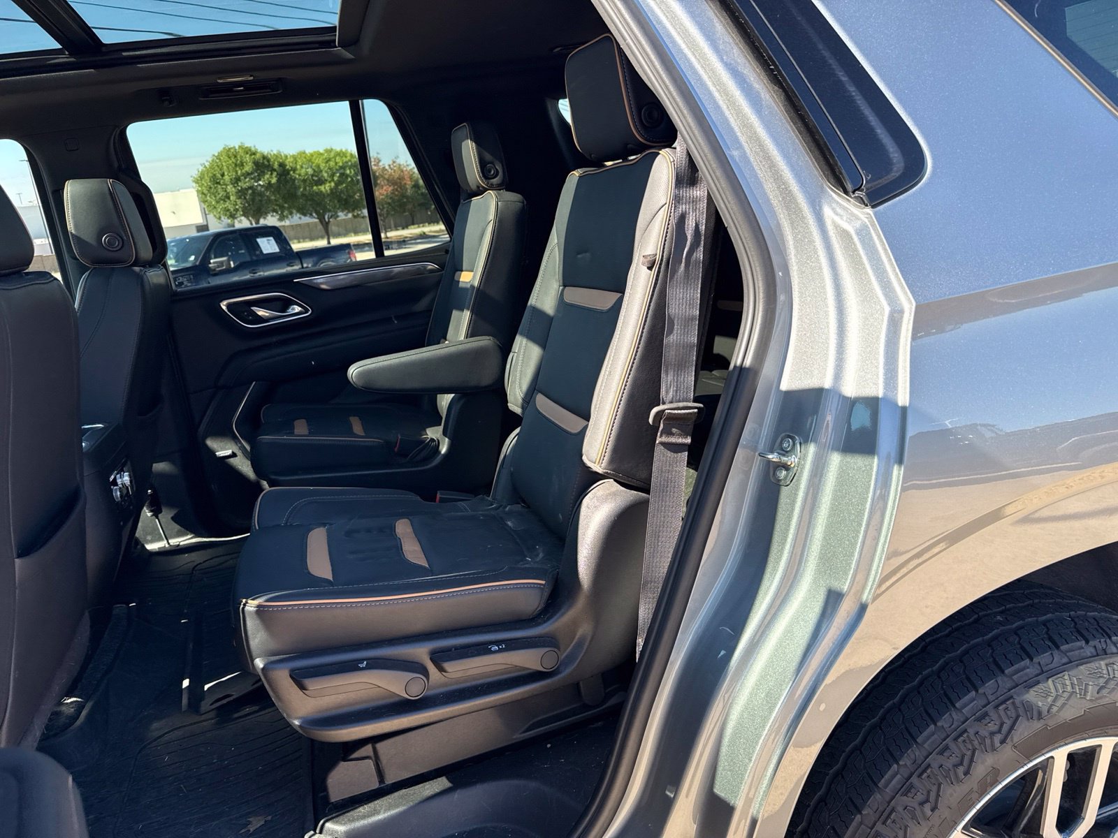 Used 2024 GMC Yukon AT4 w/ Technology Package AWD/4WD image 12