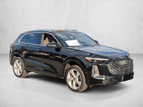 Certified 2025 Audi Q5 Premium w/ Premium Plus AWD/4WD image 5
