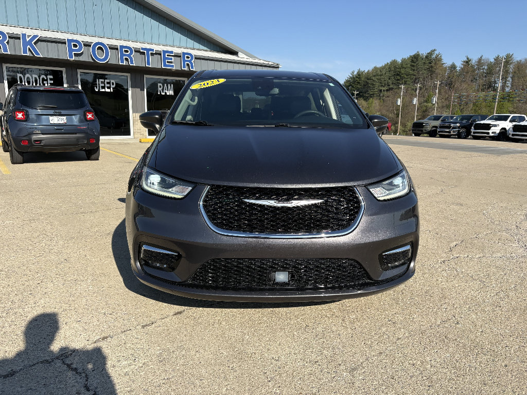 Used 2023 Chrysler Pacifica Touring-L FWD image 8