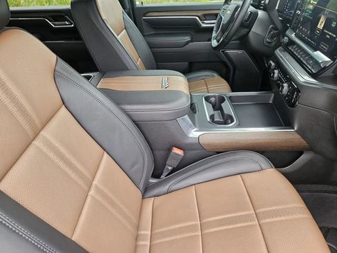 Used 2025 Chevrolet Silverado 2500 High Country w/ High Country Premium Package AWD/4WD image 15
