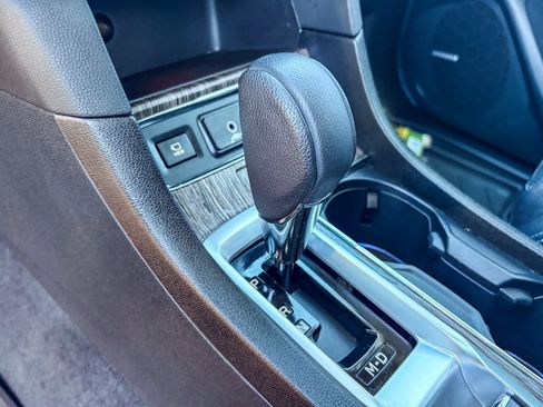 Used 2023 Subaru Ascent Limited w/ Technology Package image 18