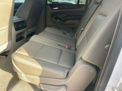 Used 2019 Chevrolet Suburban LT RWD image 5