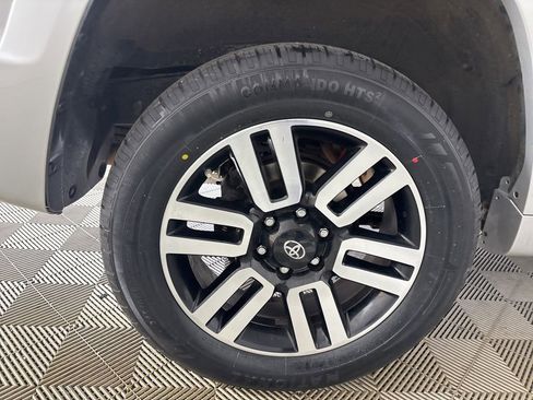 Used 2021 Toyota 4Runner Limited AWD/4WD image 34