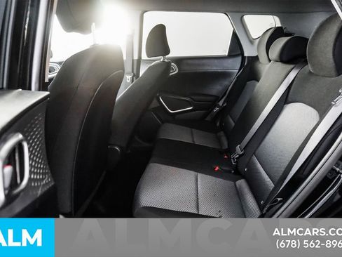 Used 2025 Kia Soul LX image 17