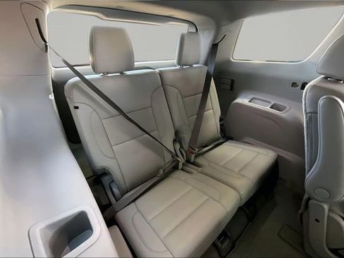 Used 2021 GMC Acadia SLT w/ Preferred Package image 18