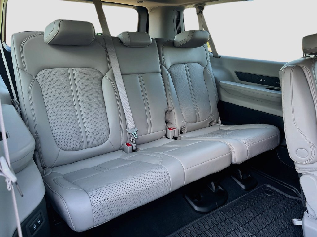 Used 2024 Jeep Wagoneer L Series III w/ Premium Group I AWD/4WD image 30