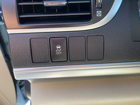 Used 2013 Toyota Camry LE image 23