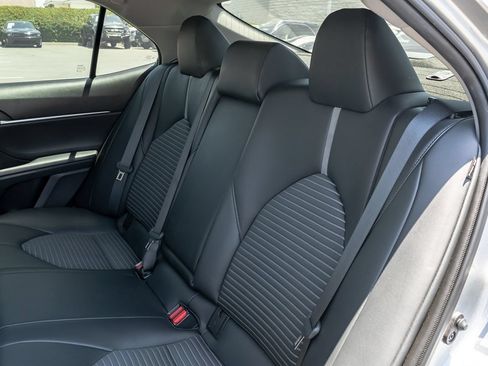 Used 2022 Toyota Camry SE w/ Convenience Package FWD image 11