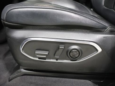 Used 2024 Jeep Wagoneer L Series II w/ Flexible Seating Group AWD/4WD image 10