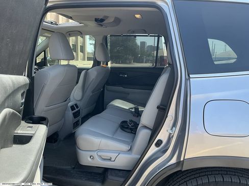 Used 2021 Honda Pilot Touring image 9