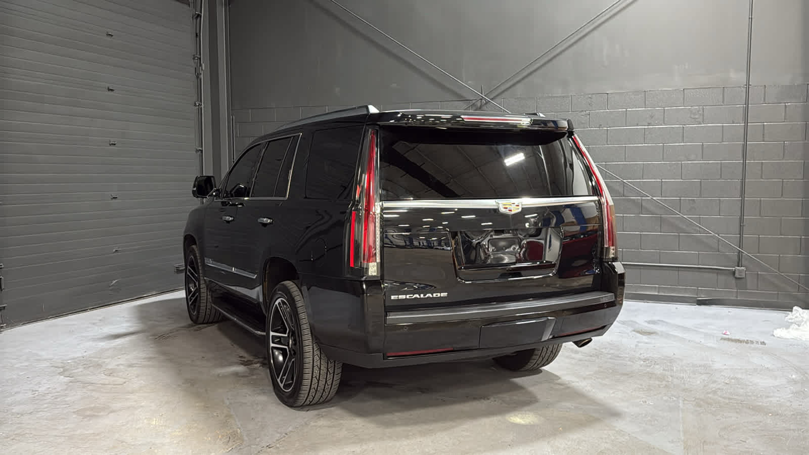 Used 2019 Cadillac Escalade Luxury AWD/4WD image 6