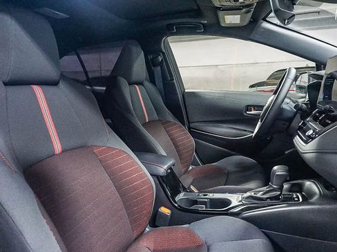 Certified 2025 Toyota Corolla SE w/ SE Premium Package FWD image 19