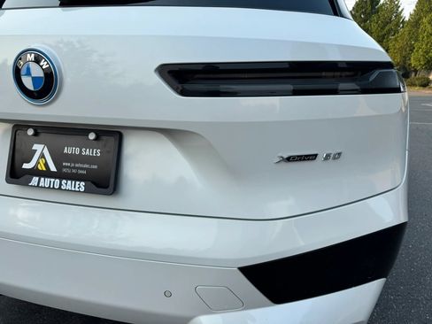 Used 2023 BMW iX xDrive50 w/ Sport Package AWD/4WD image 15