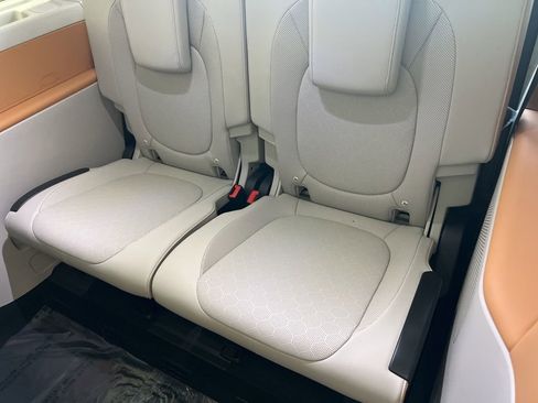 New 2025 Volkswagen ID. Buzz Pro S Plus image 28