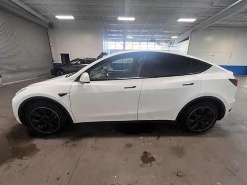 Used 2024 Tesla Model Y Long Range AWD/4WD image 6