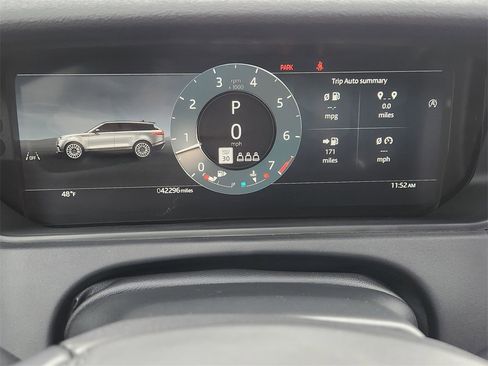 Used 2025 Land Rover Range Rover Velar Dynamic SE image 11