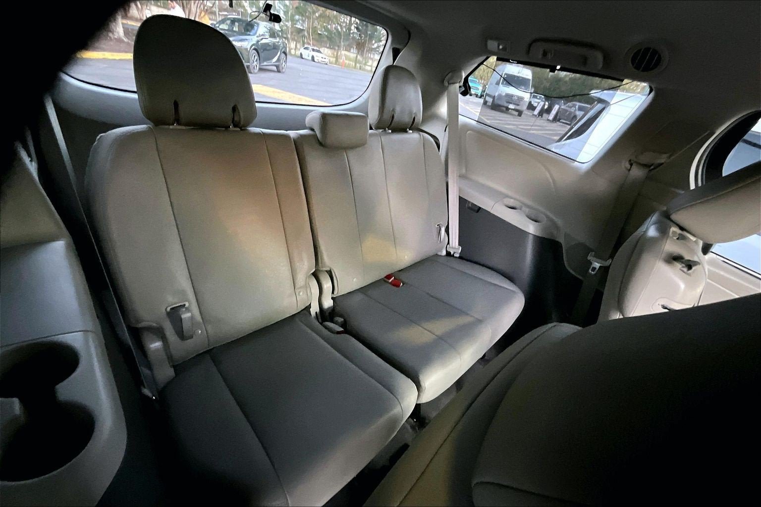 Used 2016 Toyota Sienna XLE Premium FWD image 27