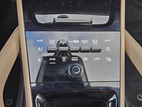 Certified 2025 Porsche Cayenne Coupe image 19