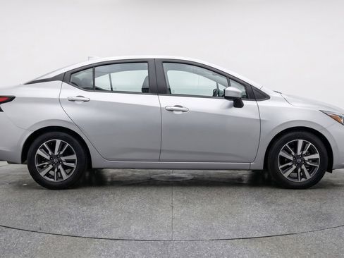 Used 2025 Nissan Versa SV FWD image 11