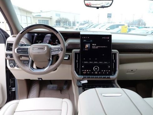 Used 2025 GMC Yukon XL Denali w/ Denali Reserve Package image 28