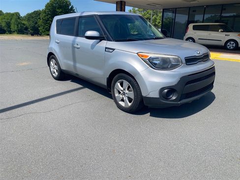 Used 2019 Kia Soul FWD image 1