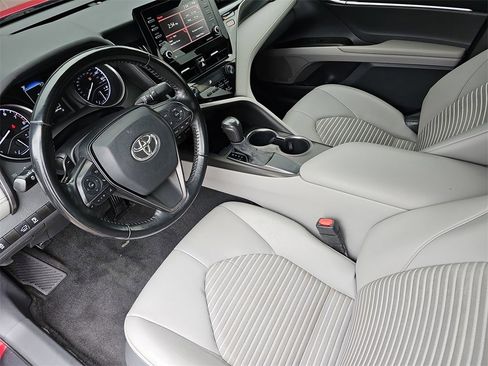 Used 2021 Toyota Camry SE image 15