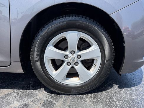 Used 2011 Toyota Sienna LE w/ Towing Pkg FWD image 9