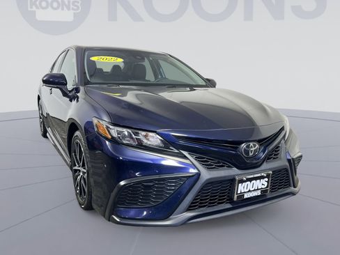 Used 2022 Toyota Camry SE w/ Cold Weather Package image 10