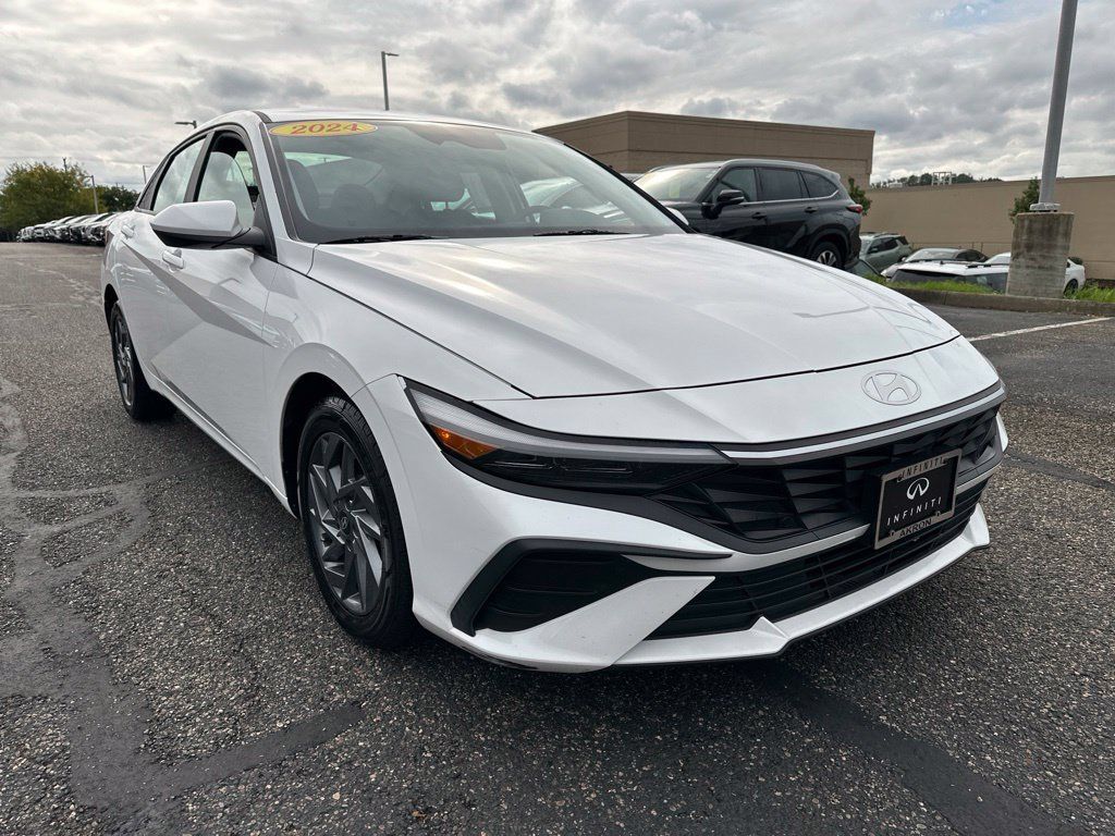 Used 2024 Hyundai Elantra SEL FWD image 17