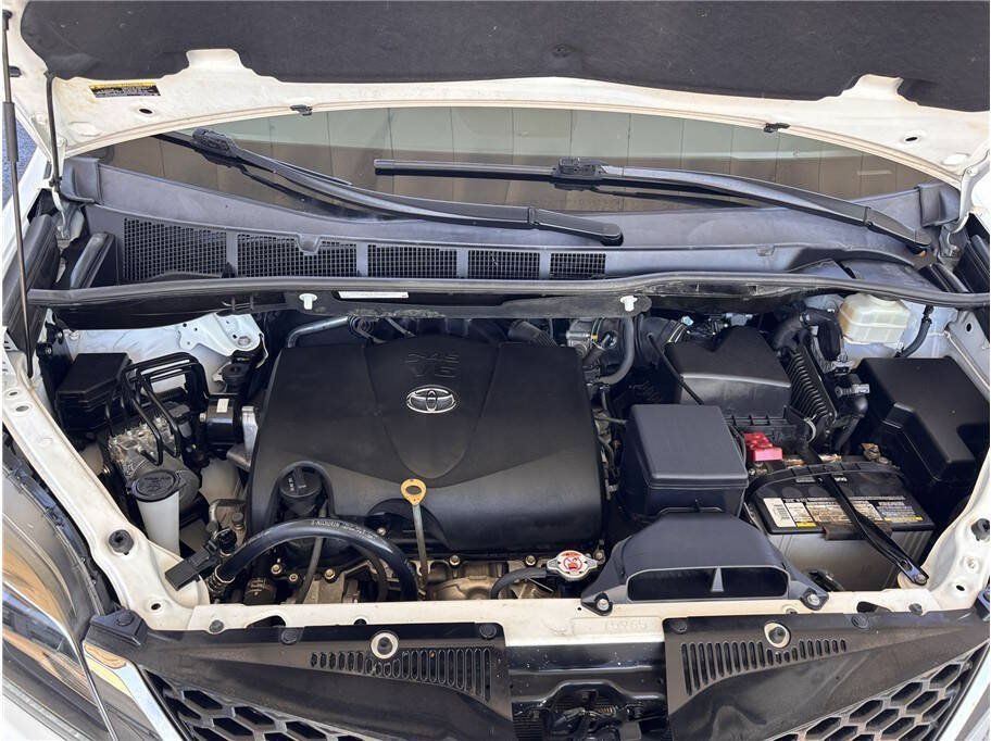 Used 2017 Toyota Sienna SE w/ SE Preferred Package FWD image 22