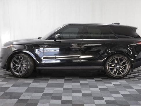 Used 2024 Land Rover Range Rover Sport SE AWD/4WD image 4