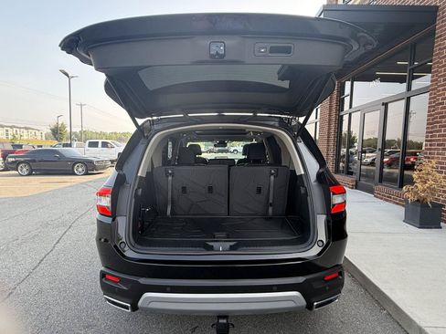 Used 2024 Honda Pilot Touring image 12