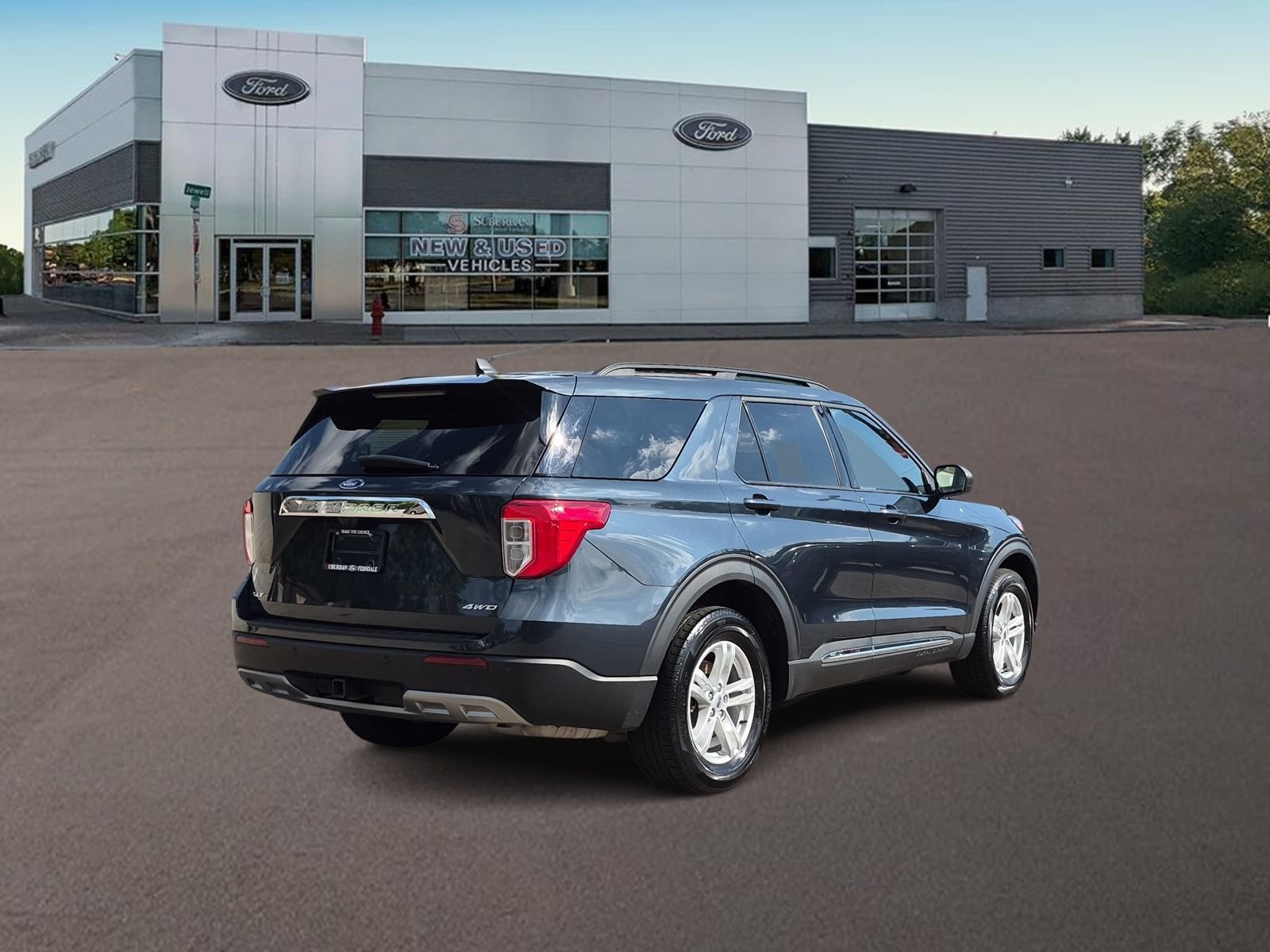 Used 2023 Ford Explorer XLT w/ Equipment Group 202A AWD/4WD image 9