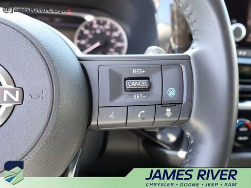 Used 2025 Nissan Pathfinder SV FWD image 29