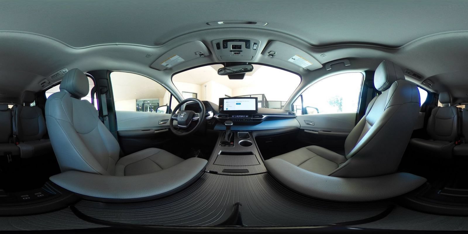 Used 2025 Toyota Sienna XLE FWD image 44