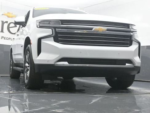 Used 2022 Chevrolet Tahoe LT w/ Luxury Package image 3