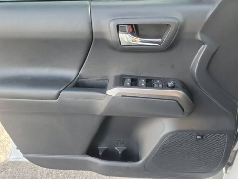 Used 2022 Toyota Tacoma Limited image 29